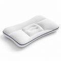 Almofada ergonómica infantil BabyCloud em memory foam branca, com o rebordo azul-escuro, o apoio central para a cabeça e as abas laterais